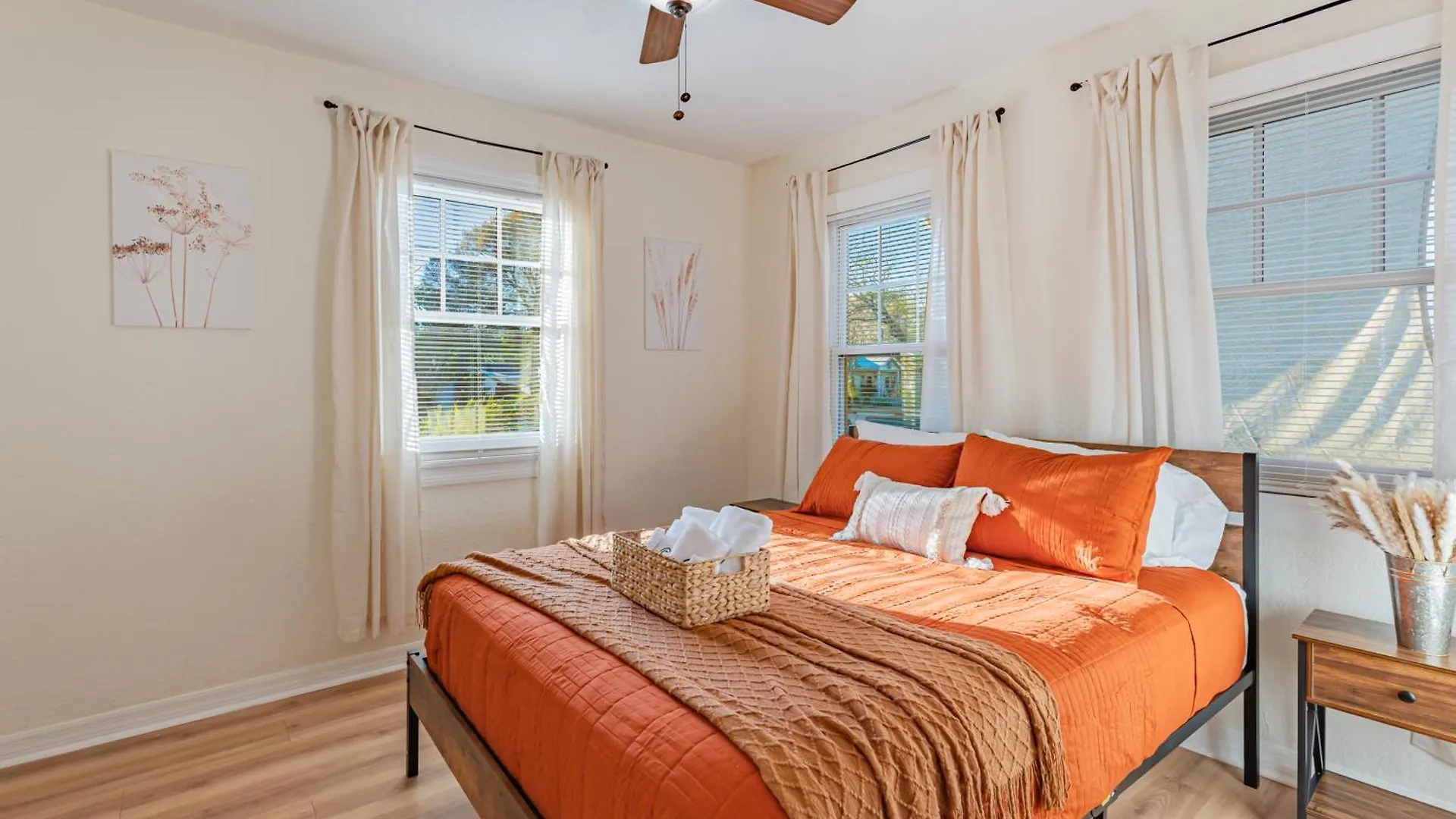 Holiday home Trendzy Suite W/ King Bed And A Walk To Starbucks Tampa