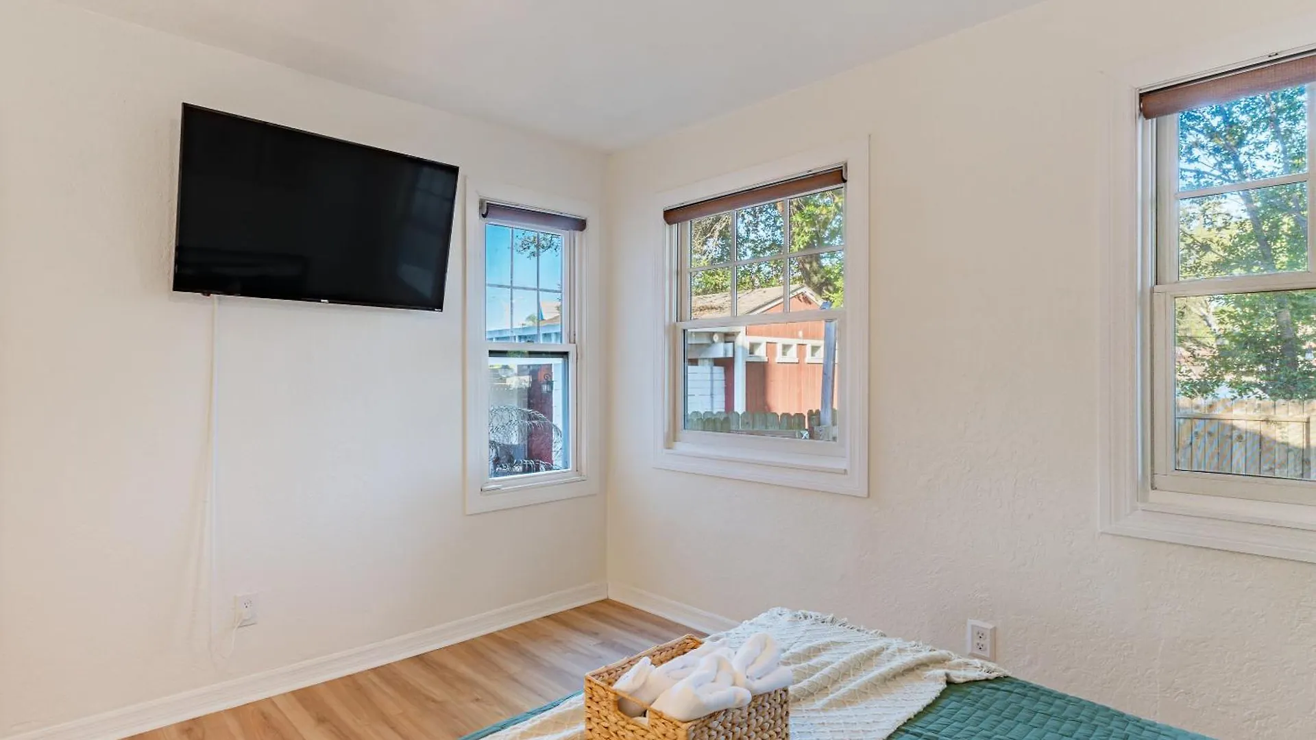 Holiday home Trendzy Suite W/ King Bed And A Walk To Starbucks Tampa